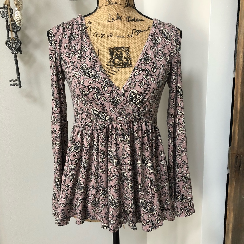 American Eagle Cold Shoulder Top